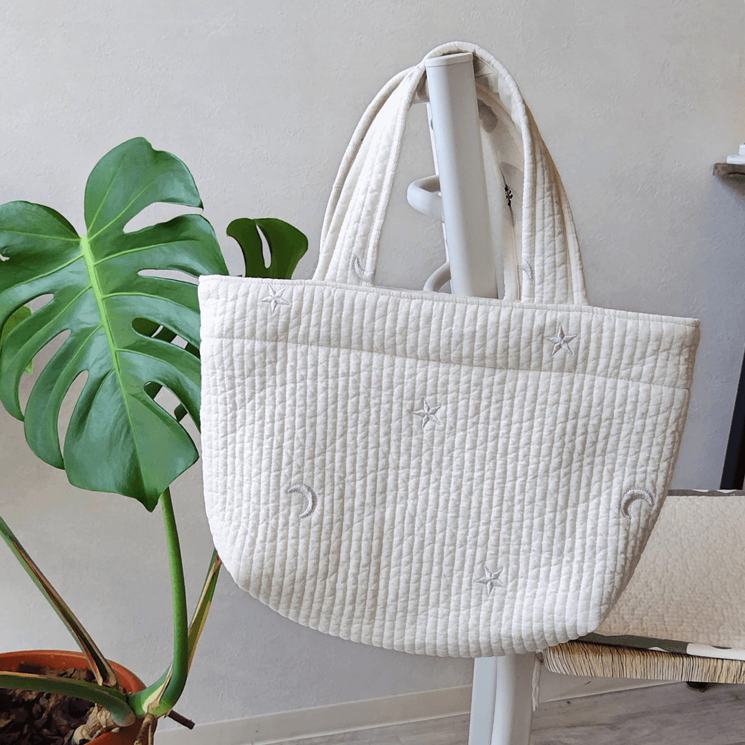 夏限定　プチトートバッグ　アイボリー　星＆月刺繍入りヌビ　ご近所トートバッグ　洗える安心バッグ　ご近所バッグ