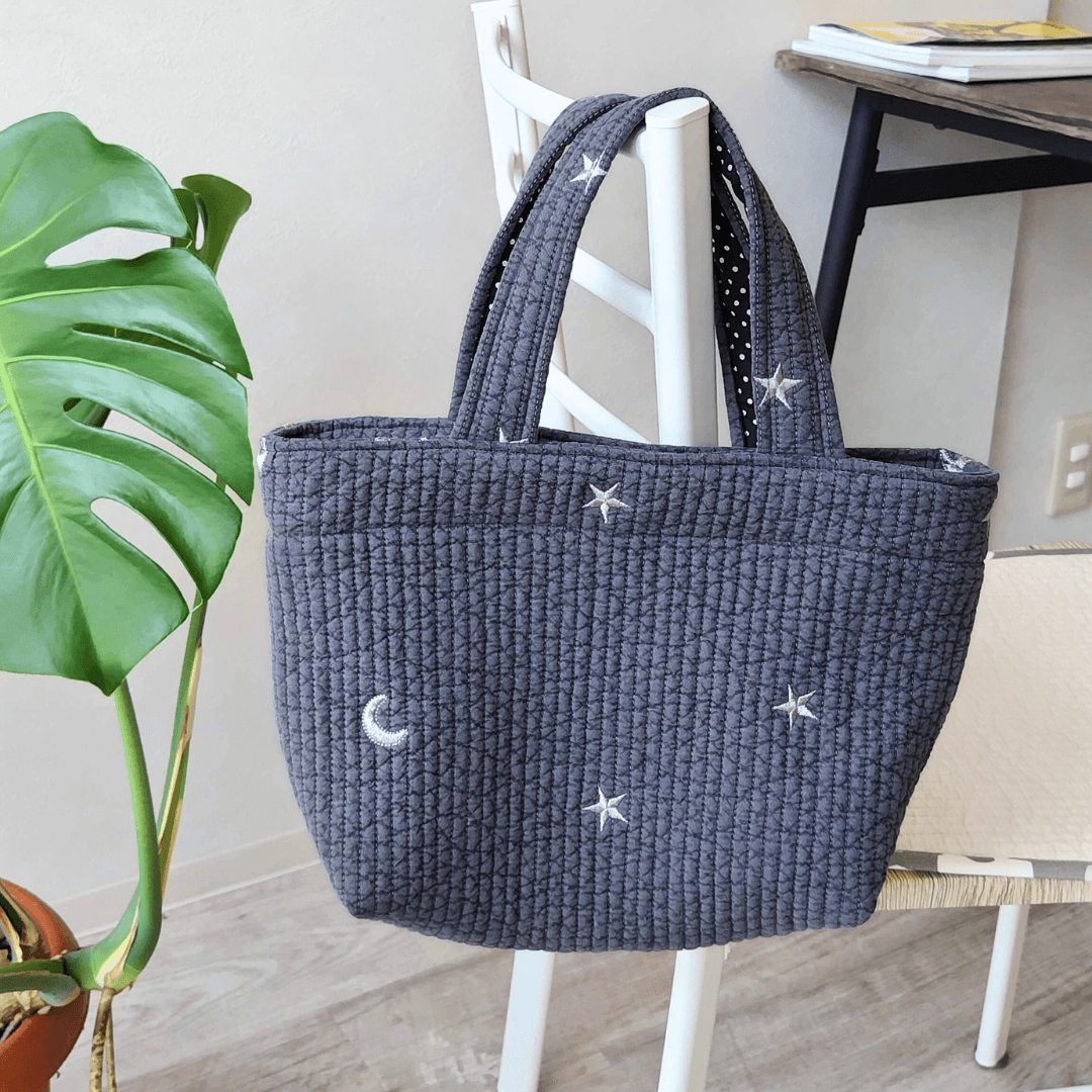 夏限定　プチトートバッグ　ダークグレー　星＆月刺繍入りヌビ　ご近所トートバッグ　洗える安心バッグ　ご近所バッグ